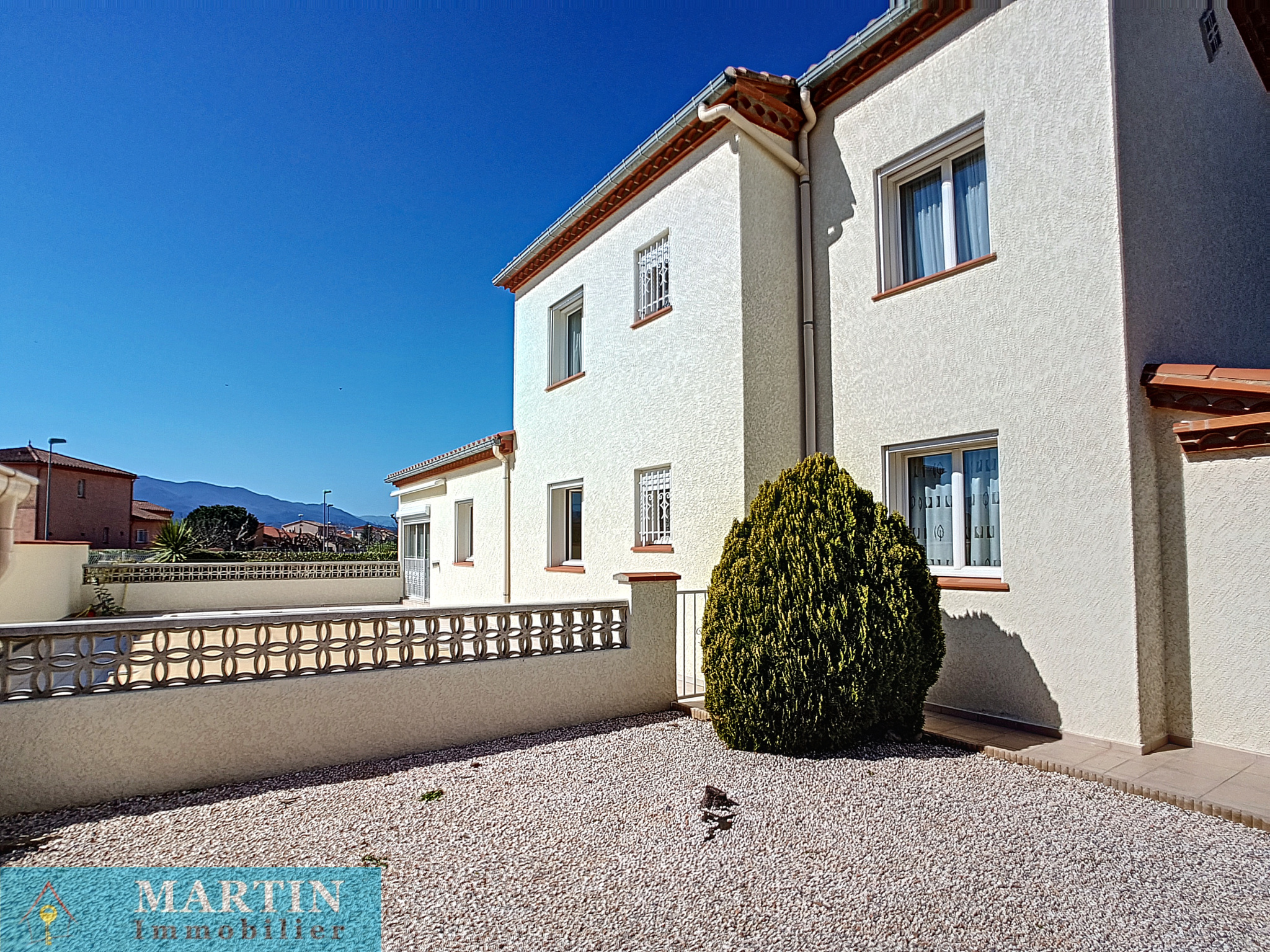 vente À acheter à SaintJeanPlaDeCorts (66) Villa avec piscine