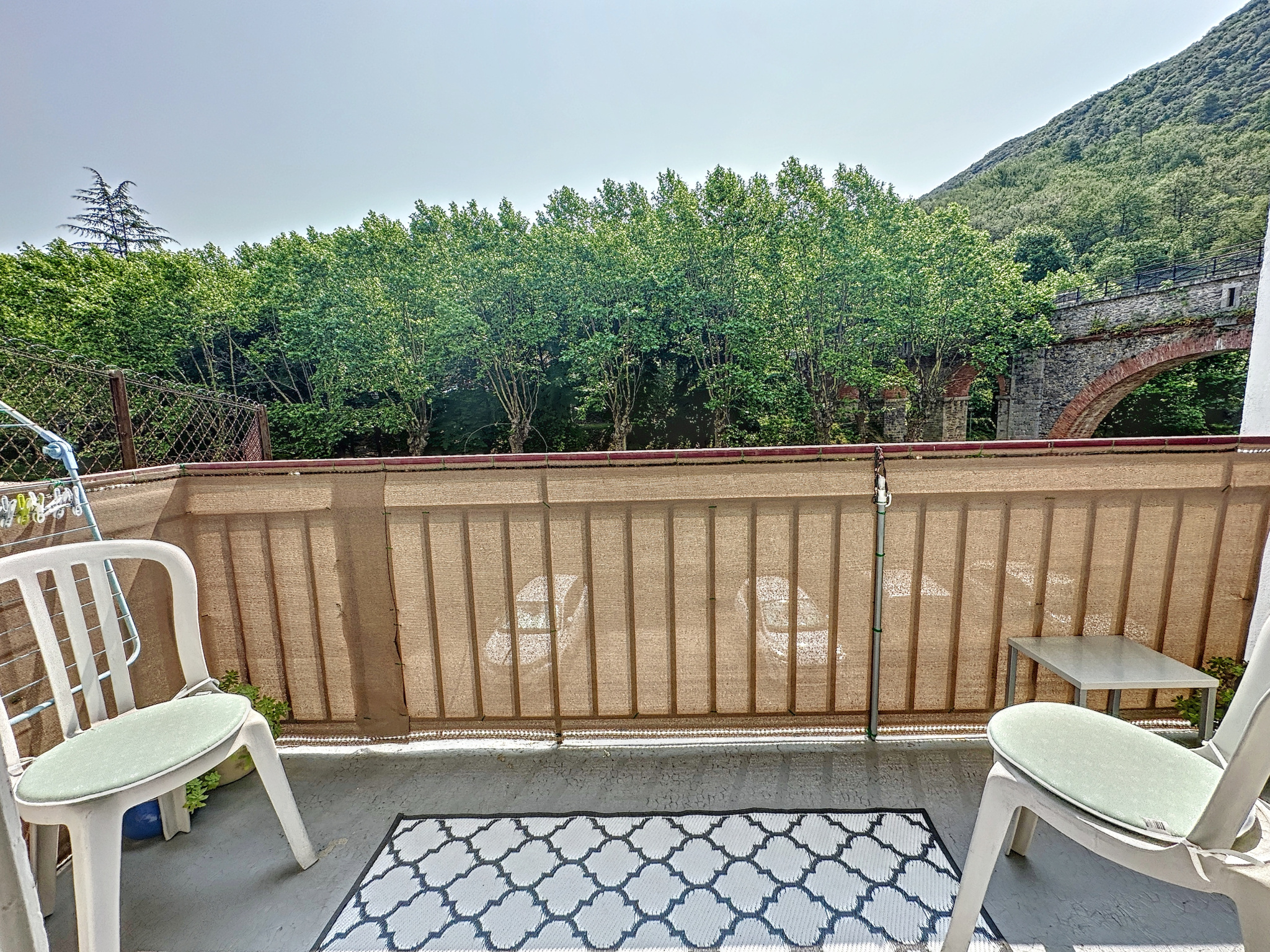Studio avec balcon et place de parking
