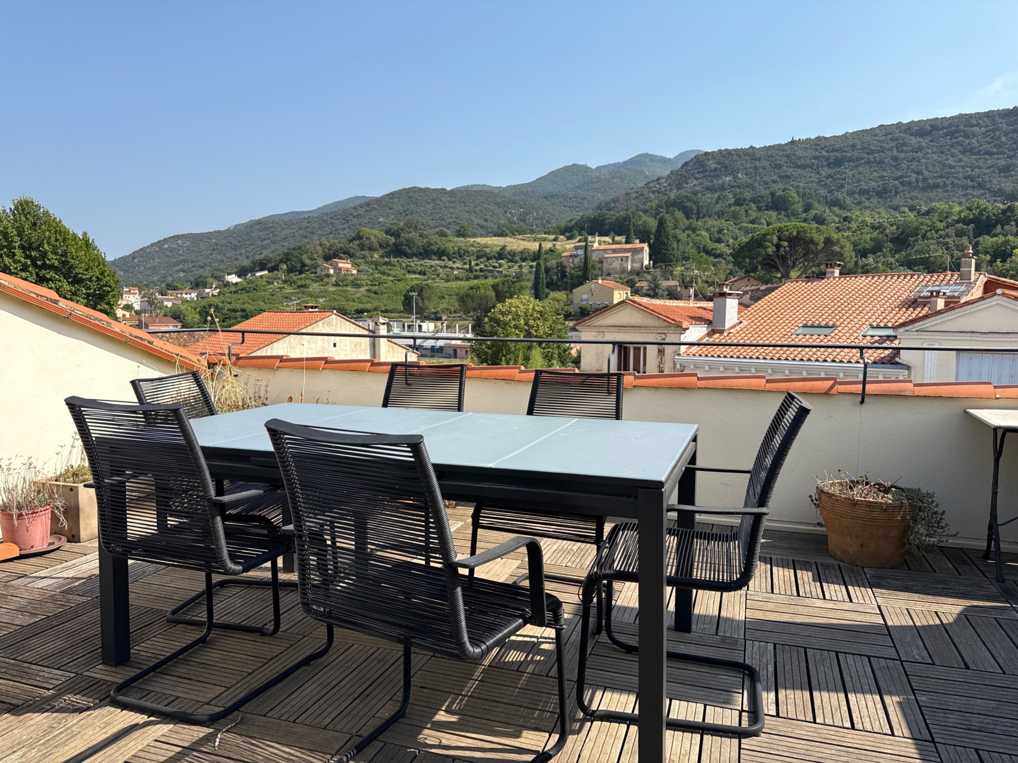 MAISON DE VILLAGE AVEC GARAGE, TERRASSE ET JARDINET