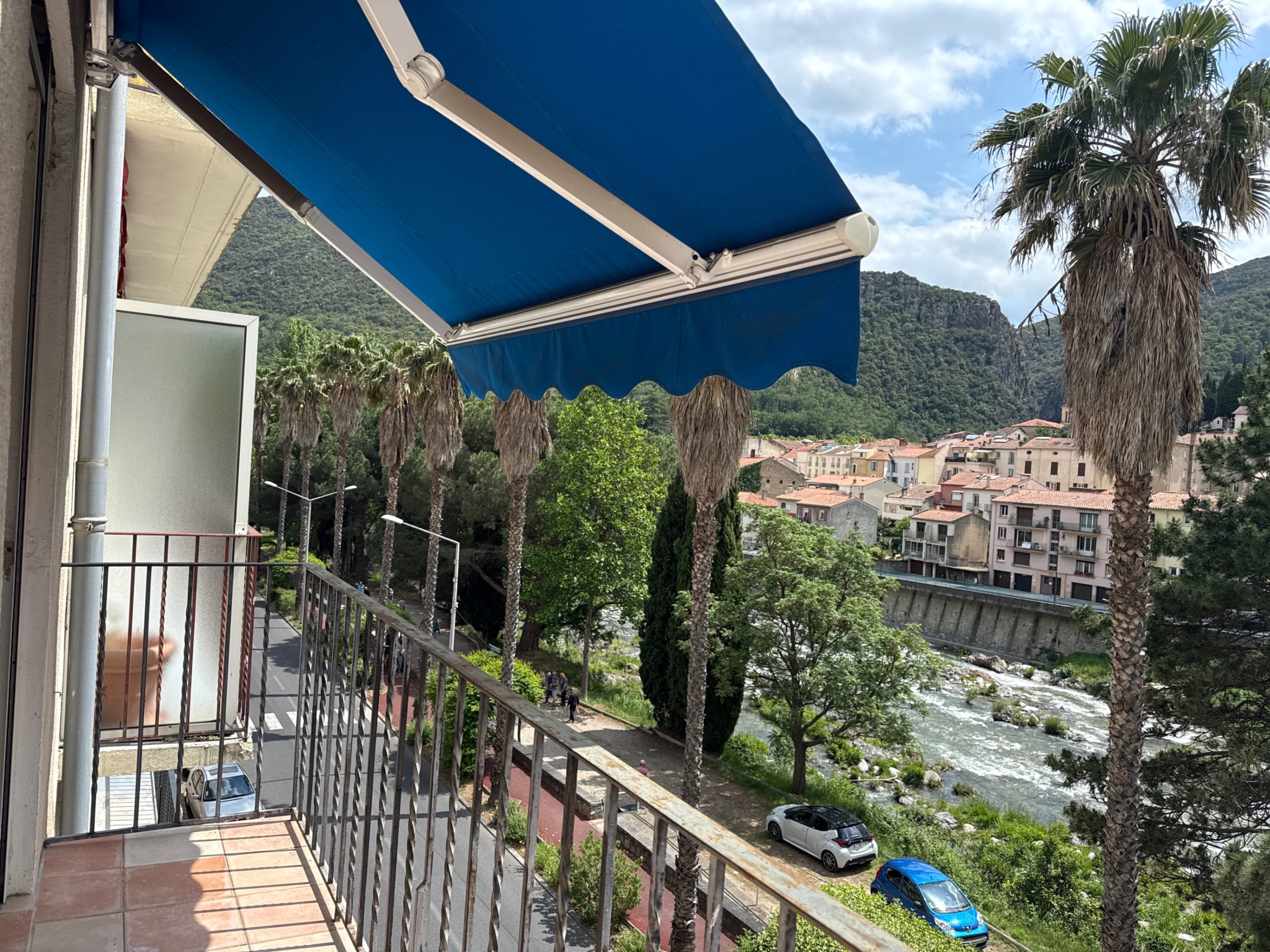 Appartement F2 au 3 -ème étage avec ascenseur et cave